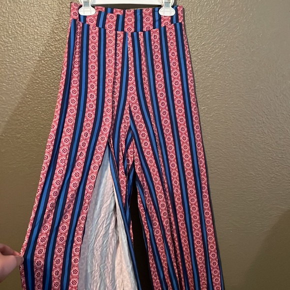 Soft Leggings With Split Down The Middle Of Both Legs - Picture 2 of 3